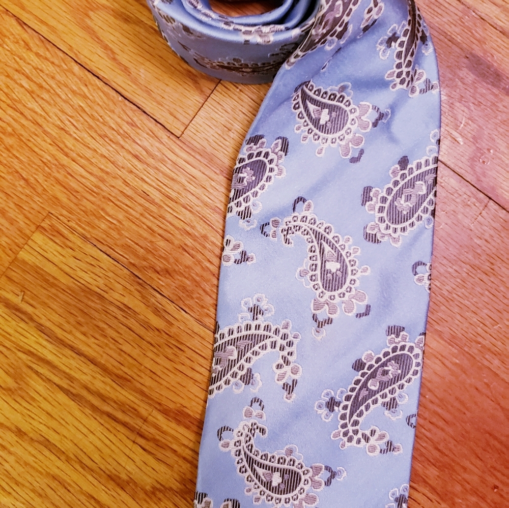 Smith & James 100% silk raised paisley tie 👍